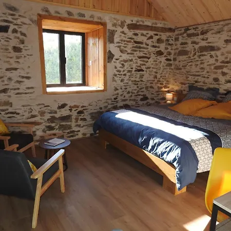 Bed & Breakfast D'hotes De Charme Pierres Anciennes, Confort Et Nature 2 *